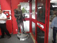 MediaMarktStatue-2013-06-04.jpg