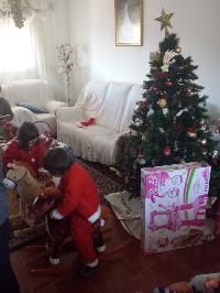 Ampuero-ChristmasMorning-2017-12-25-c.jpg